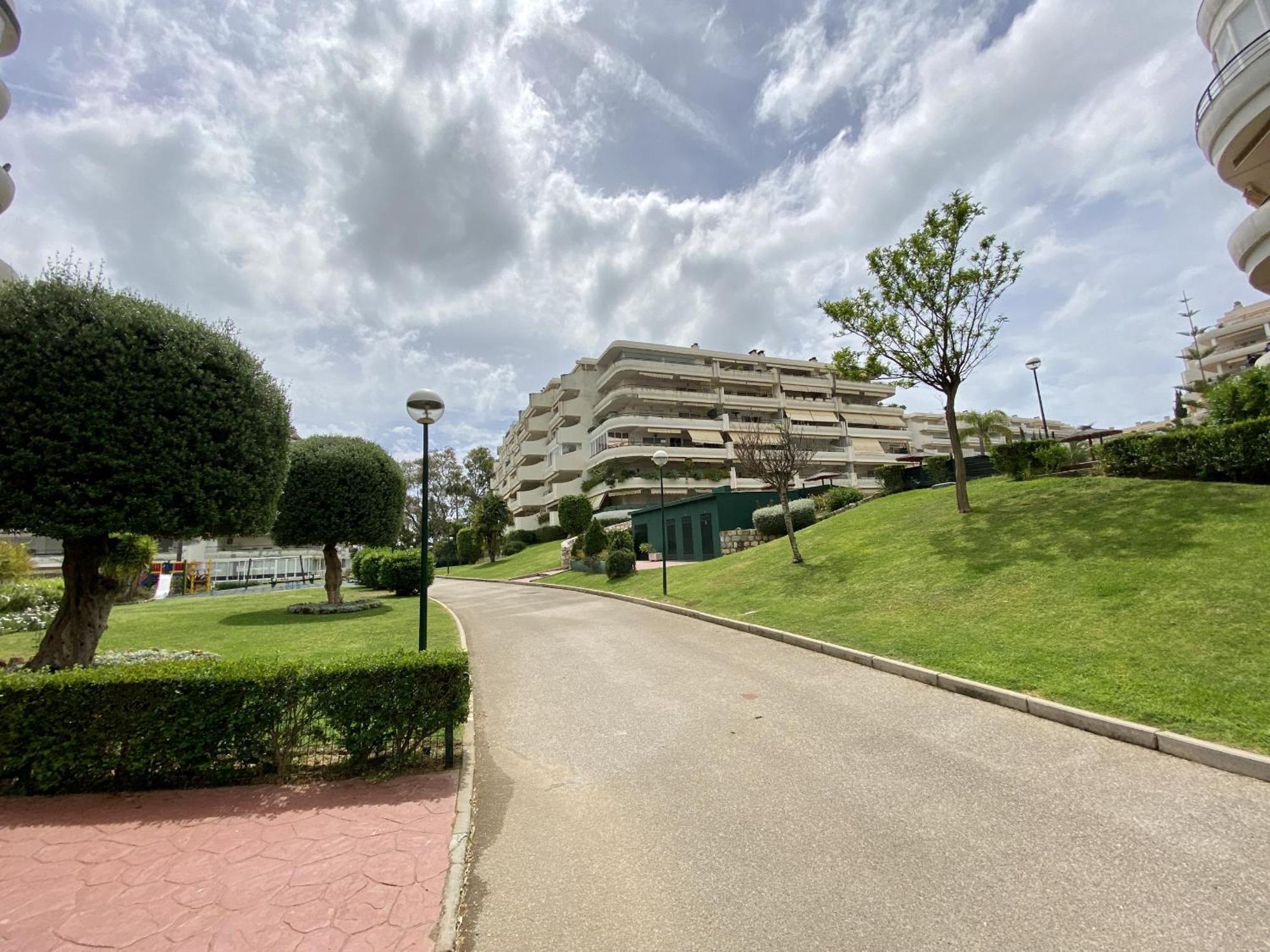 Peace Views And Terrace In Apartment Marbella