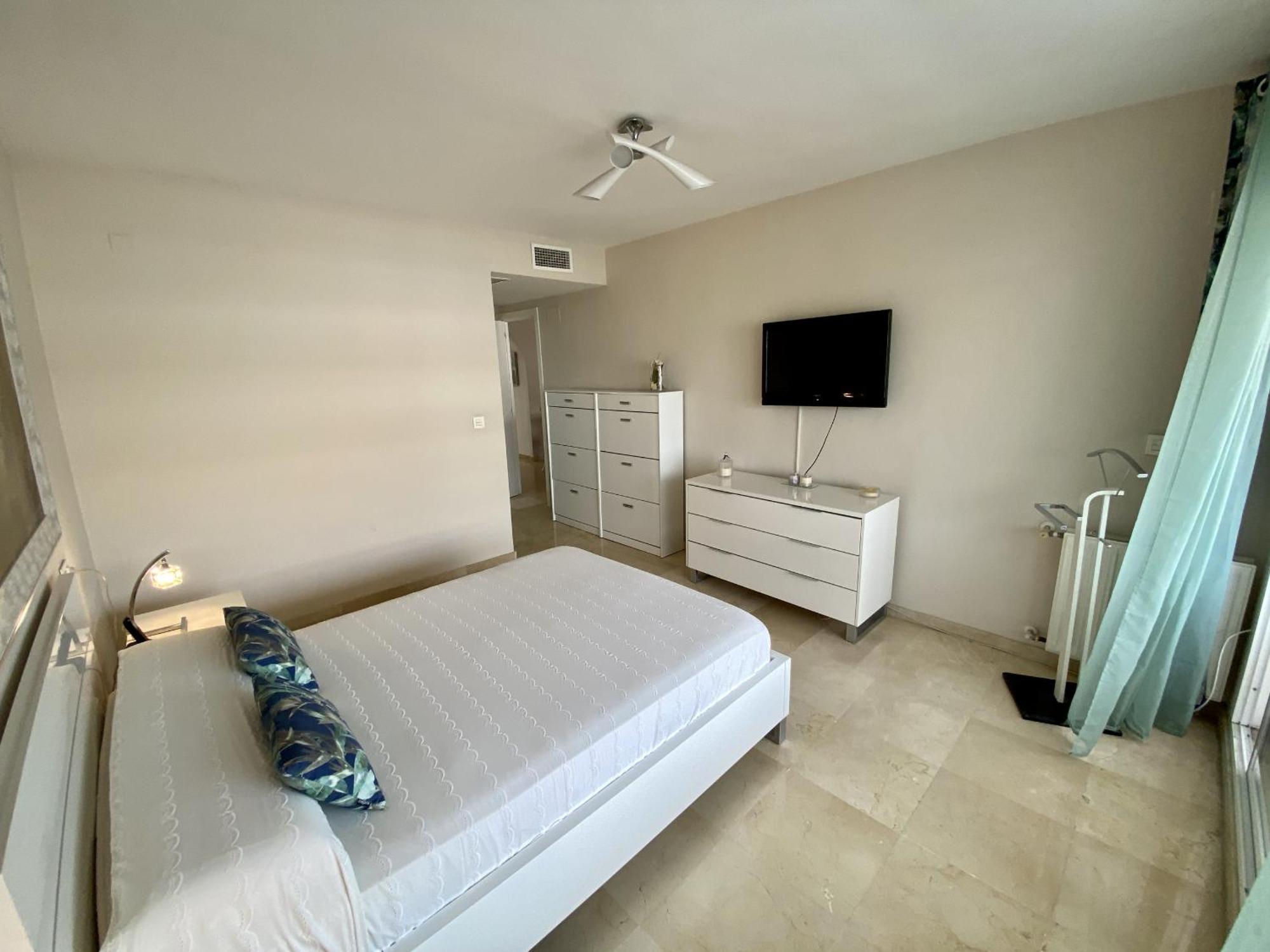 Apartment Peace Views And Terrace In Marbella